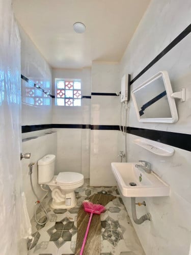 🏠房屋出租, 6间卧室, 7间浴室, 空调, 热水器,发电机