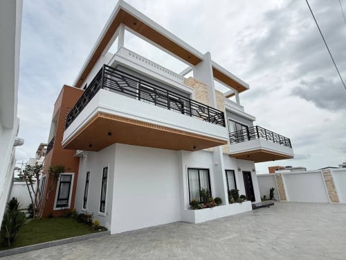 🏠 出租,  地址 : #波贝,  有8个房间
