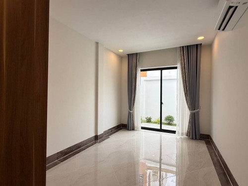🏠 出租,  地址 : #波贝,  有8个房间