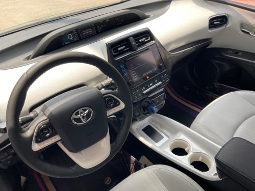 💫TOYOTA Pruis Touring ហ្វូលអុបសិន​  ឆ្នាំ2016​  ក្នុងសរ​  ពណ៌ប្រផេះ​  សន្លឹកពន្ធថ្មី​