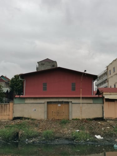 ឃ្លាំងជួលមានផ្ទះនៅស្រាប់