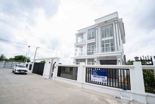 5 Bedroom Villa For Sale - | Preaek Kampues | Phnom Penh