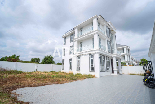 5 Bedroom Villa For Sale - | Preaek Kampues | Phnom Penh