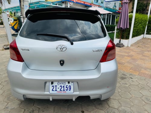 Toyota Yaris ឆ្វេងហ្សុីន
