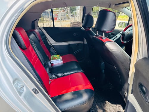 Toyota Yaris ឆ្វេងហ្សុីន