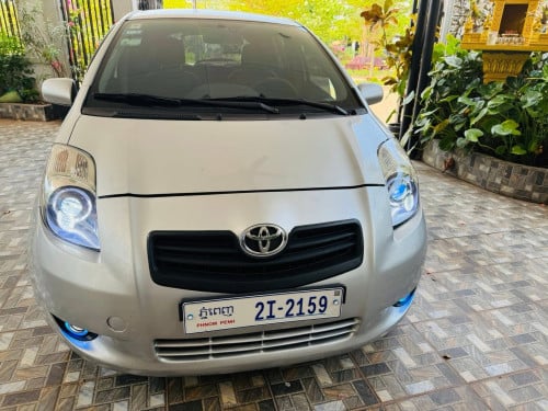 Toyota Yaris ឆ្វេងហ្សុីន