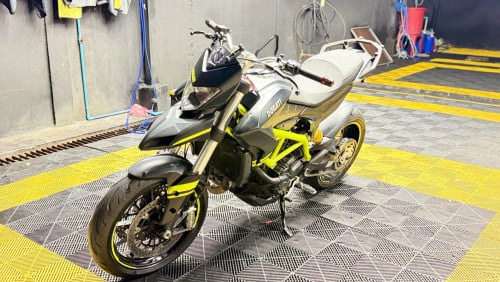 Ducati Hyper strada