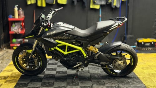 Ducati Hyper strada