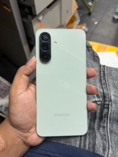 Galaxy A56 5g 98% ខ្នងដូរ
