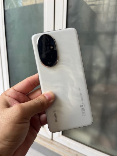 Honor 200 12GB 256GB ក្រុមហ៊ុន