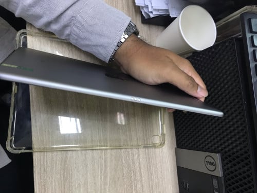 IPad Pro 10.5 64g sim+Wi-Fi សំណុំស៊ីន តម្លៃ115$