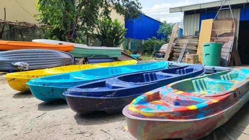 Kayak and boat fiberglass beautiful and quality for sell
