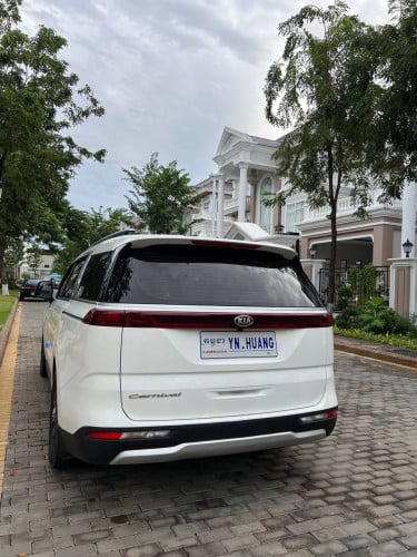 Kia calnival 021 លក់28000ចចាឡានសាំងនៅភ្នំពេញ ស្លាក់លេខកម្ពុជាអាចប្តូរដាក់លេខថ្មីបាន