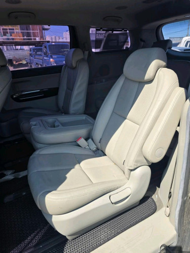 Kia Carnival Full Option 2016 5ប៊ូតុង