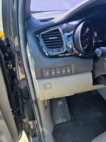 Kia Carnival Full Option 2016 5ប៊ូតុង
