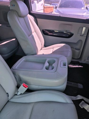 Kia Carnival Full Option 2016 5ប៊ូតុង