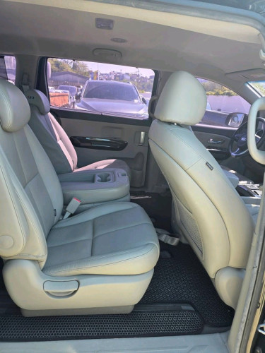 Kia Carnival Full Option 2016 5ប៊ូតុង