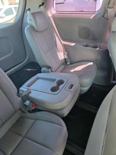 Kia Carnival Full Option 2016 5ប៊ូតុង