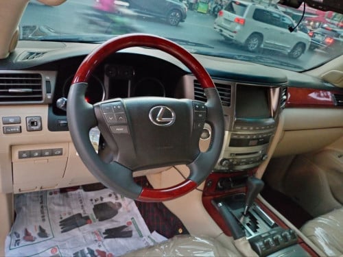 Lexus 570 Full 2009 up 2015 $46,500