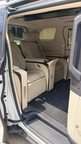 Lexus LM350h 2024 VIP Set
