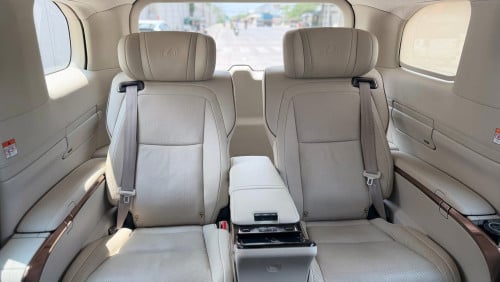 Lexus LM350h 2024 VIP Set