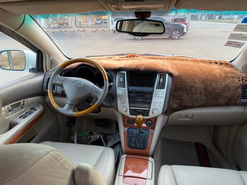 Lexus rx330 ឆ្នាំ2005ប៉ុង2ពាក់កណ្តាល