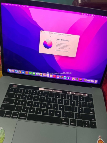 MacBook Pro 2016 512g core i7 15nich Touch Bar 97%