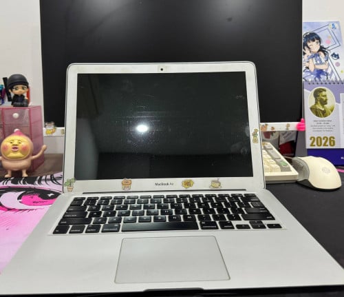 Mackbook Air លក់ធូរថ្លៃ CorI7 អាចកាត់ត Design បាន