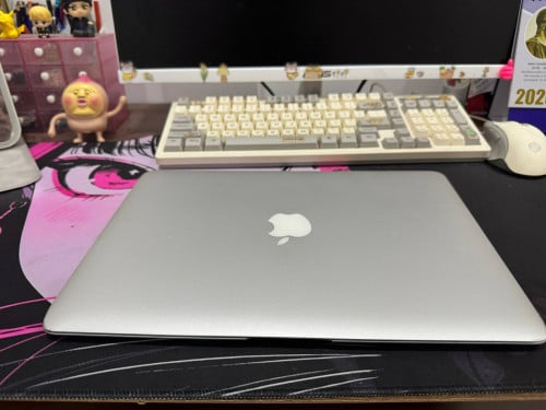Mackbook Air លក់ធូរថ្លៃ CorI7 អាចកាត់ត Design បាន