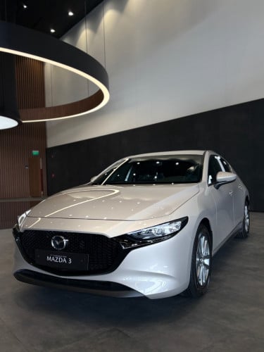 MAZDA3 Hatchback SE តម្លៃ: $31,999 🇯🇵