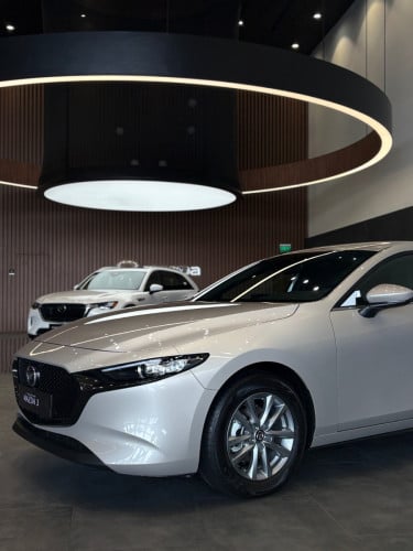 MAZDA3 Hatchback SE តម្លៃ: $31,999 🇯🇵