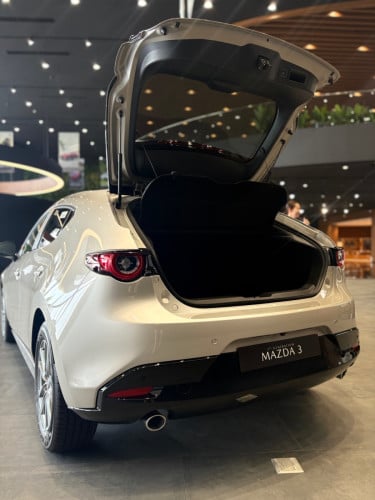 MAZDA3 Hatchback SE តម្លៃ: $31,999 🇯🇵