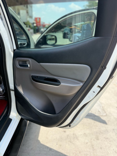 Mitsubishi Triton 2016 full ម៉ាស៊ីន​ ម៉ាស៊ូត​ អូតូ​កាប់​ពីតាស់