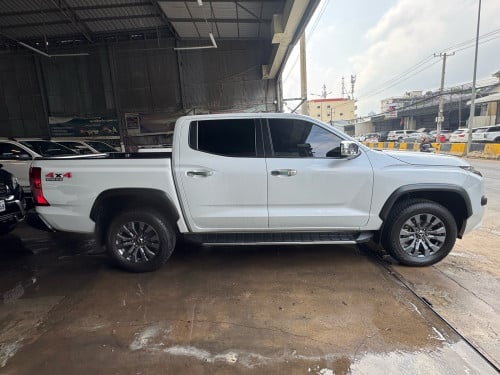 Mitsubishi triton 2024 ហ្សុីនមួយជុំ 40000km