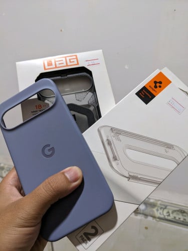 Pixel 10 Pro XL Cases and Screen