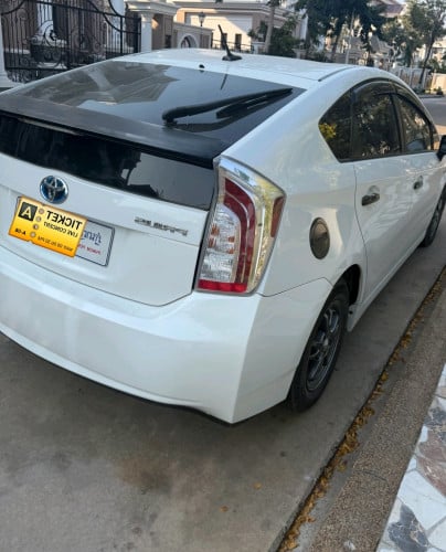 Prius full option 3 2012 2BNxx