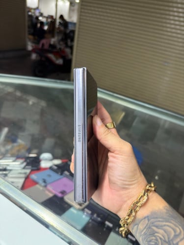 Samsung Fold 4 ក្រុមហ៊ុន សុីម២ Ram12GB HD512GB Phone Condition 90% , អុច&ឆ្នូតអេក្រង់ក្នុង