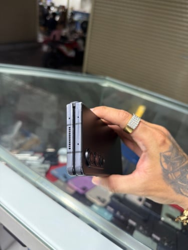 Samsung Fold 4 ក្រុមហ៊ុន សុីម២ Ram12GB HD512GB Phone Condition 90% , អុច&ឆ្នូតអេក្រង់ក្នុង