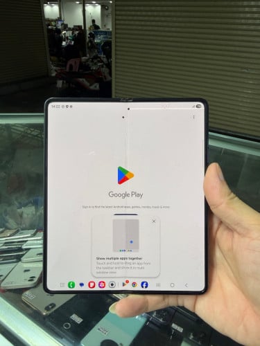 Samsung Fold 4 ក្រុមហ៊ុន សុីម២ Ram12GB HD512GB Phone Condition 90% , អុច&ឆ្នូតអេក្រង់ក្នុង