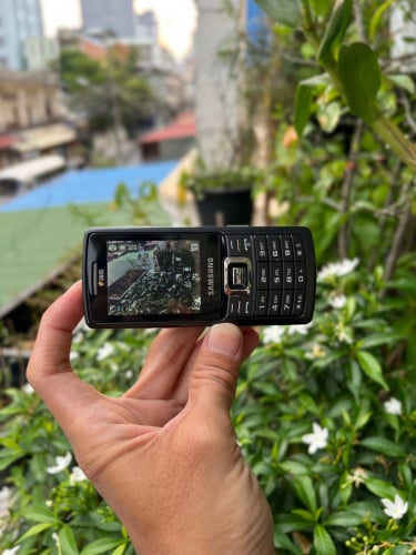 Samsung Sim2 ស្ទើរ​អេក្រង់តិច ប្រេីបានធម្មតា