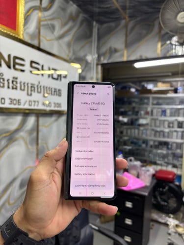 Samsung ZFold3 256G Ram12G Sim2 ខាងក្នុងបត់ស្ទើរ ខាងក្រៅឆ្នូតប្រើបាន