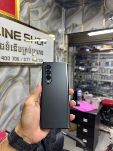 Samsung ZFold3 256G Ram12G Sim2 ខាងក្នុងបត់ស្ទើរ ខាងក្រៅឆ្នូតប្រើបាន
