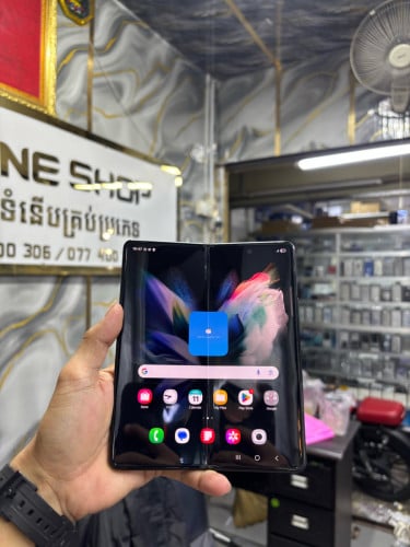 Samsung ZFold3 256G Ram12G Sim2 ខាងក្នុងបត់ស្ទើរ ខាងក្រៅឆ្នូតប្រើបាន