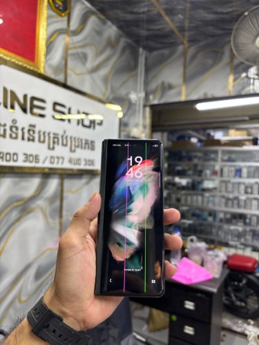 Samsung ZFold3 256G Ram12G Sim2 ខាងក្នុងបត់ស្ទើរ ខាងក្រៅឆ្នូតប្រើបាន