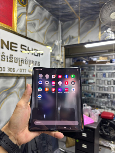 Samsung ZFold3 256G Ram12G Sim2 ខាងក្នុងបត់ស្ទើរ ខាងក្រៅឆ្នូតប្រើបាន