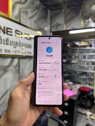 Samsung ZFold3 256G Ram12G Sim2 ខាងក្នុងបត់ស្ទើរ ខាងក្រៅឆ្នូតប្រើបាន