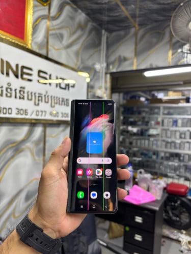 Samsung ZFold3 256G Ram12G Sim2 ខាងក្នុងបត់ស្ទើរ ខាងក្រៅឆ្នូតប្រើបាន