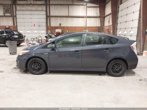 Sell Prius 2014 option 3 សាង15400$បញ្ជាក់រៀបចំខ្លួនឯង