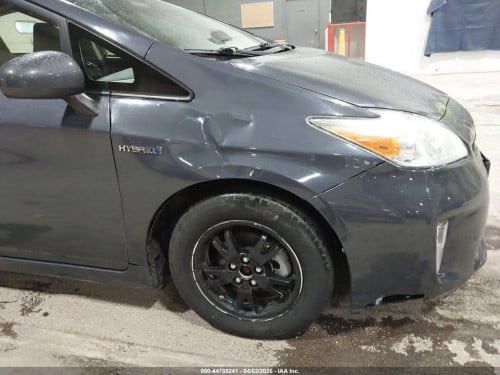 Sell Prius 2014 option 3 សាង15400$បញ្ជាក់រៀបចំខ្លួនឯង