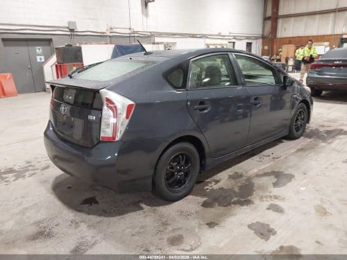 Sell Prius 2014 option 3 សាង15400$បញ្ជាក់រៀបចំខ្លួនឯង